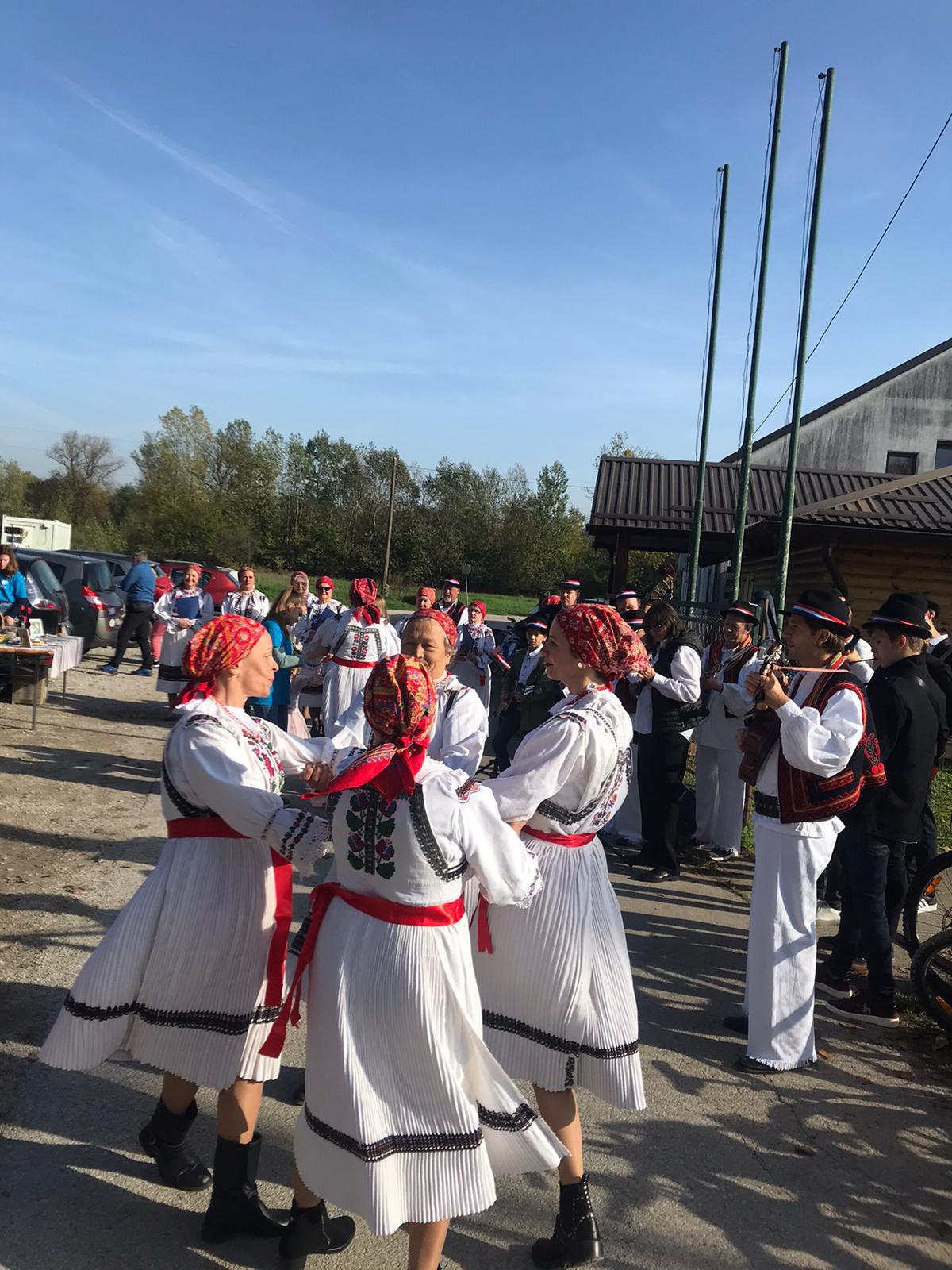 narodni_plesovi_na_biciklijadi.jpeg